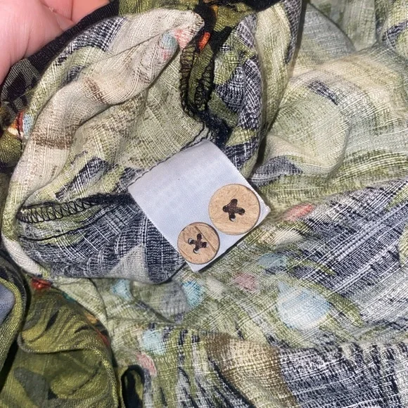 🌙Vintage Tommy Bahama Christmas Toucan Parrot 100% silk Hawaiian Men’s Shirt! - Picture 9 of 10